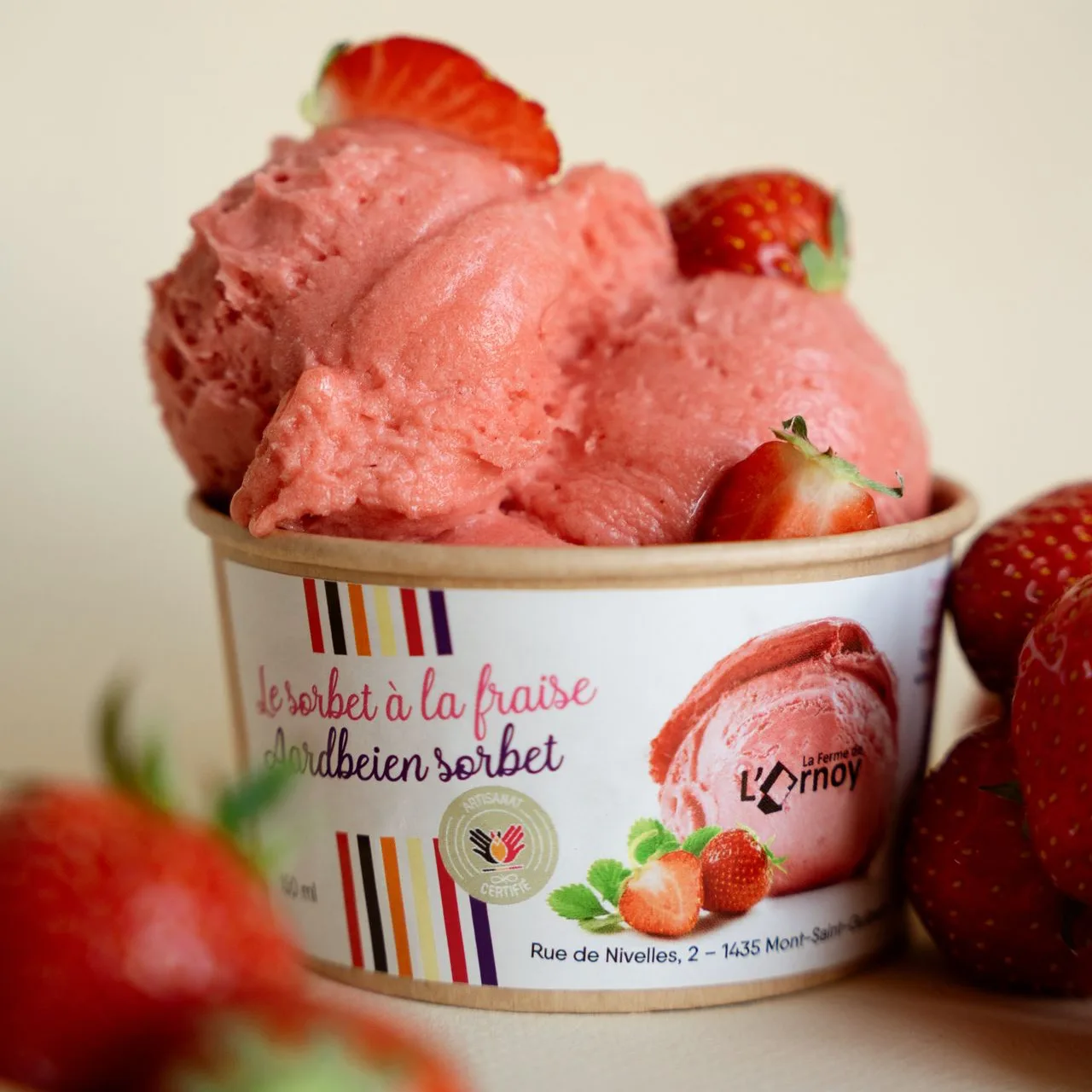 Sorbet artisanal à la fraise de La Ferme de l'Ornoy, servi chez Mamma Mia LLN